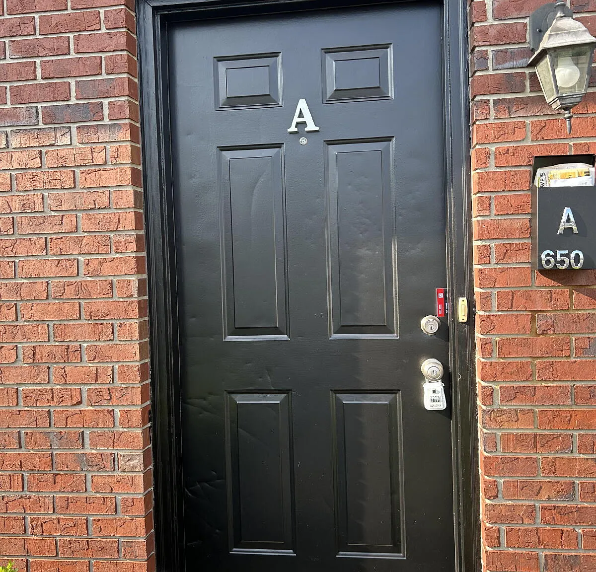 650 N Dixie Ave — Photo 2
