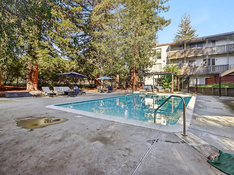 2 bed, 1.0 bath, 840 sqft, $2,245 — Photo 13