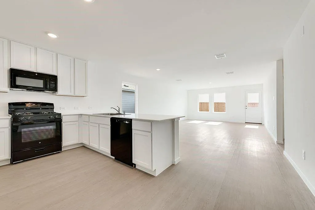 1271 Falcon Heights Dr — Photo 4