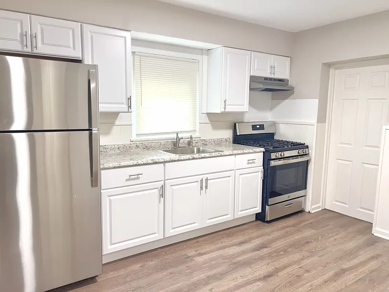 524 Ballman Ave — Photo 12