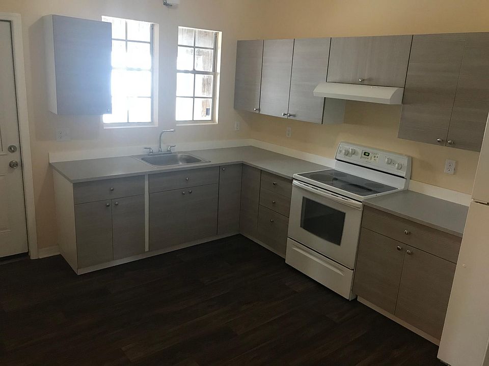 1st image of 817 W 10th St