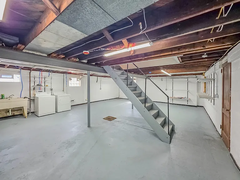 1323 Lincoln Way — Photo 30