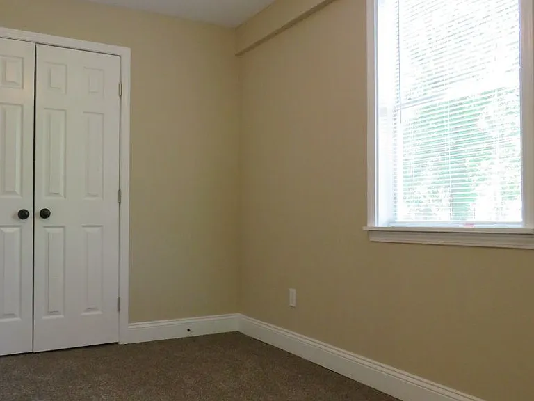 1021 Whitehaven Ln — Photo 7