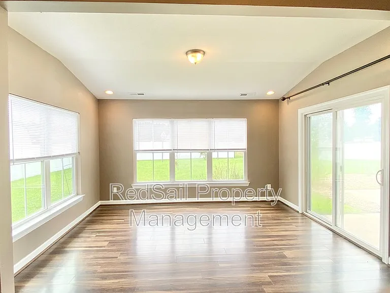 217 Manor Dr — Photo 12