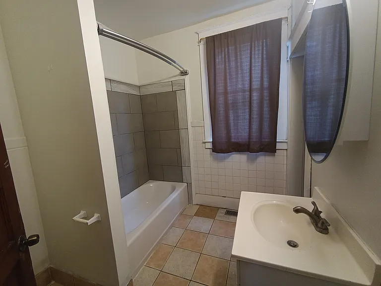 824 N Liberty St — Photo 9