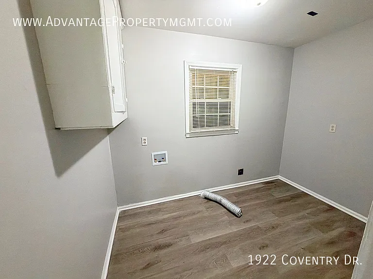 1922 Coventry Dr — Photo 11