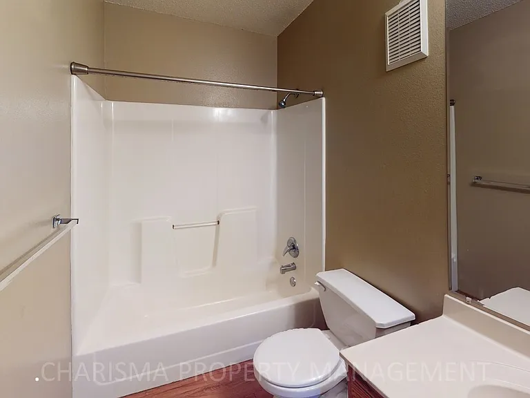 Teakwood Apartments — Photo 19