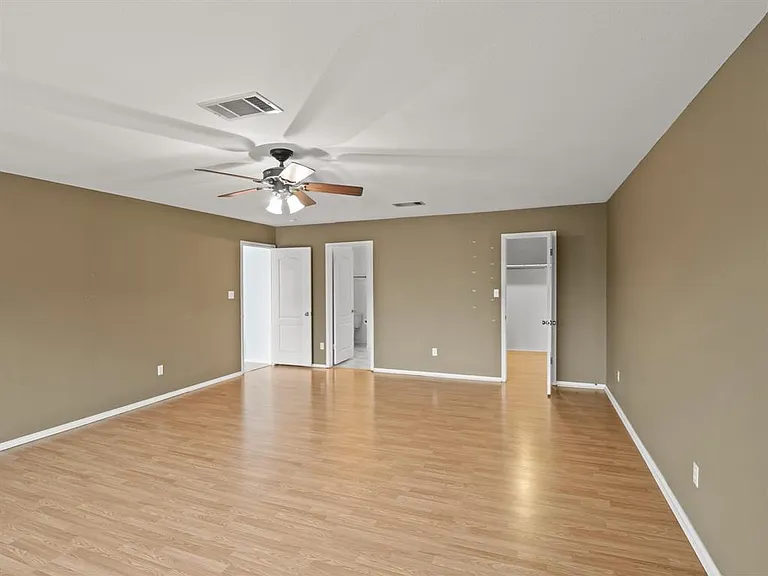 2411 Lavendale Ct — Photo 22