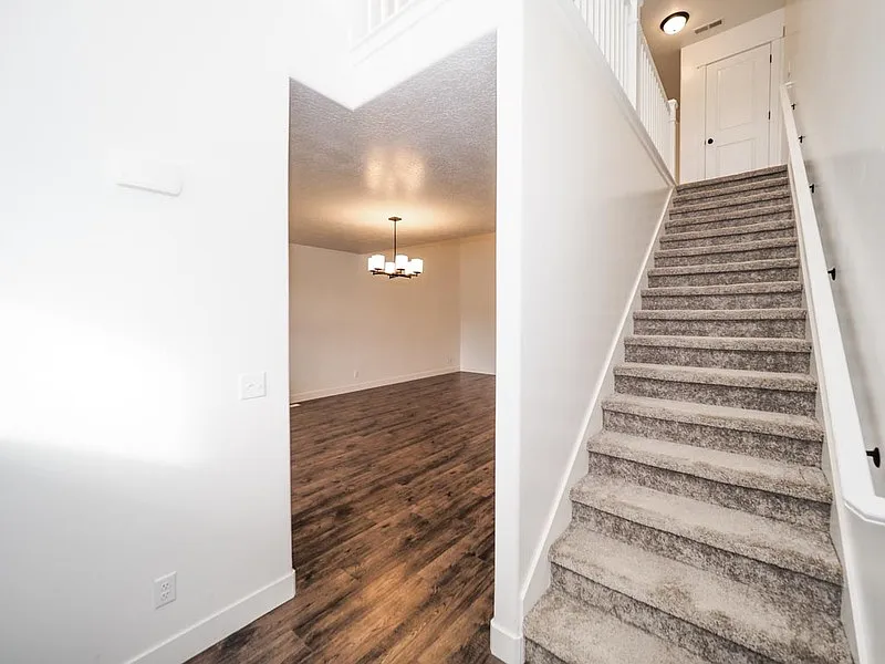 4 bed, 3.5 bath, 2400 sqft, $675 — Photo 4