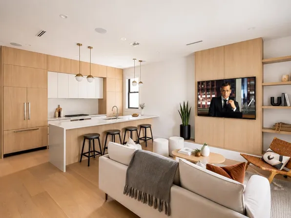 4828 Albert St #2, Burnaby, BC V5C 2H3