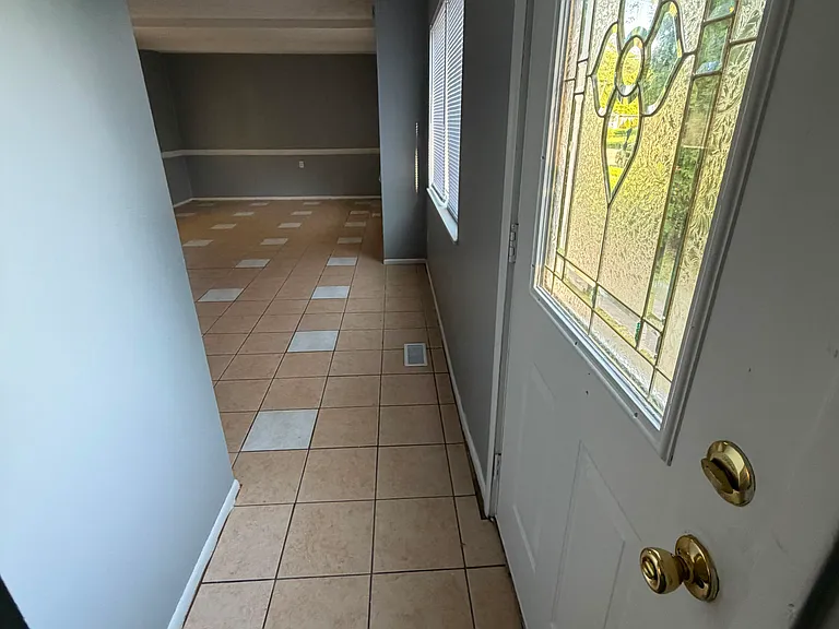 9401 Rochelle Dr — Photo 7