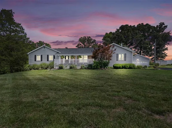 304 Venus Ln, Pacific, MO 63069