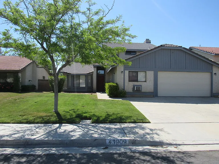 43909 Kennsington Pl — Photo 1
