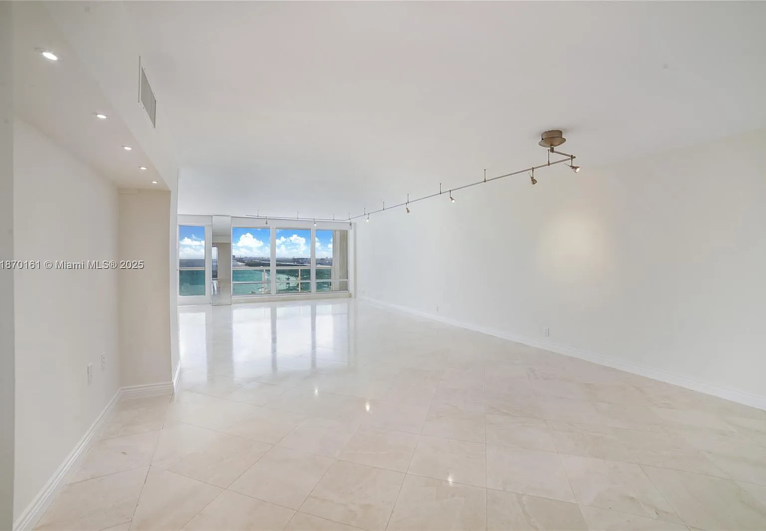 Point Of Americas Condo — Photo 4