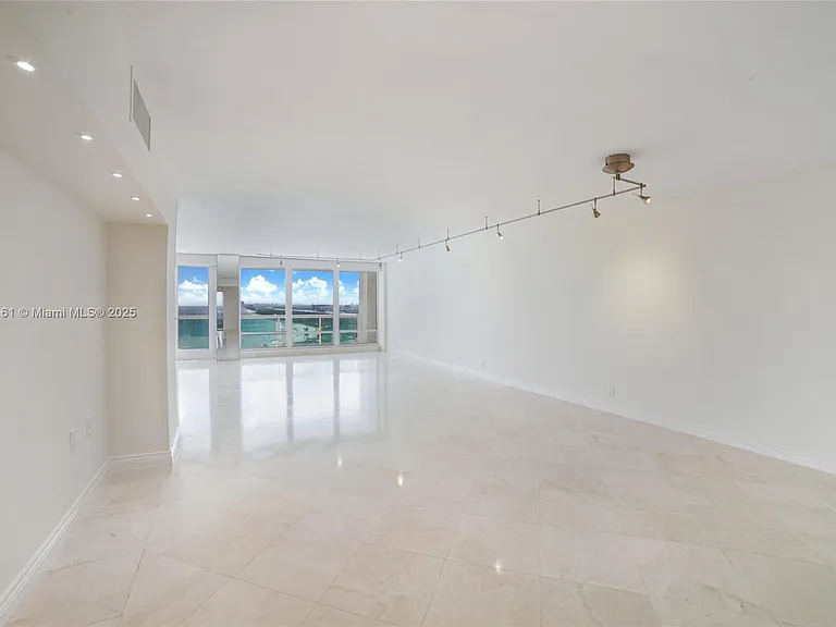 2100 S Ocean Ln #2007 — Photo 4