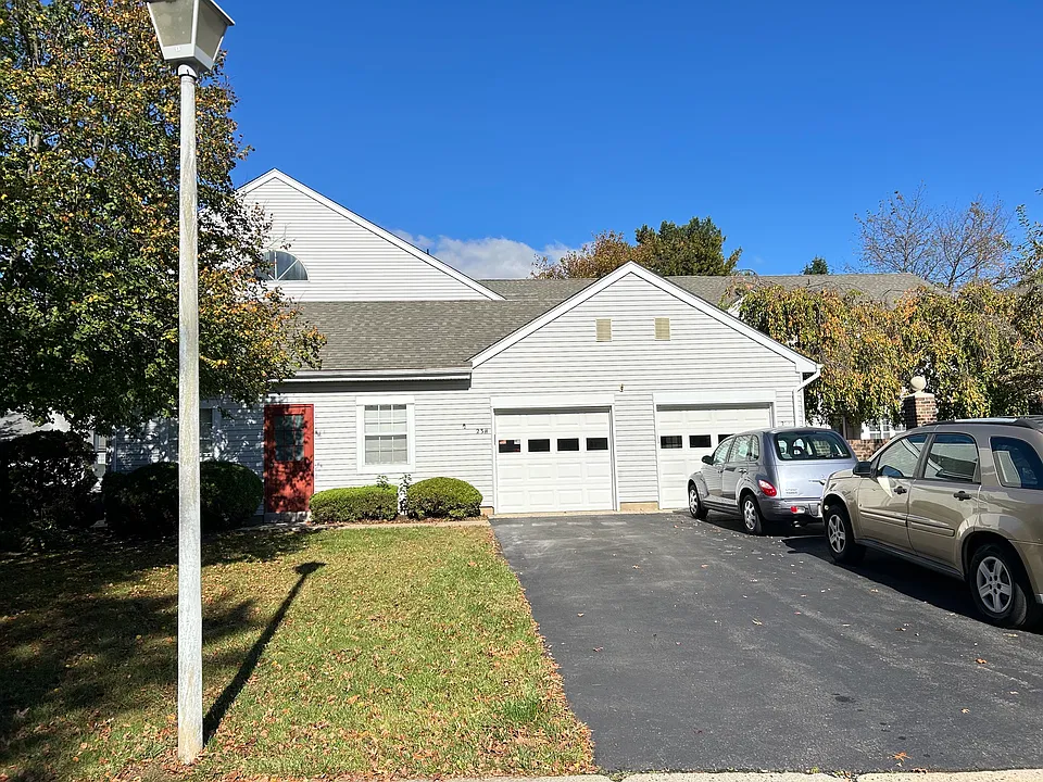 23H James Buchanan Dr