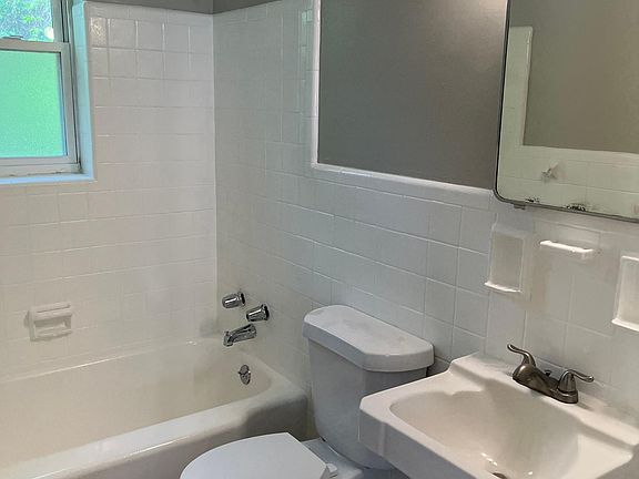 4th image of 429 Elberon Ave