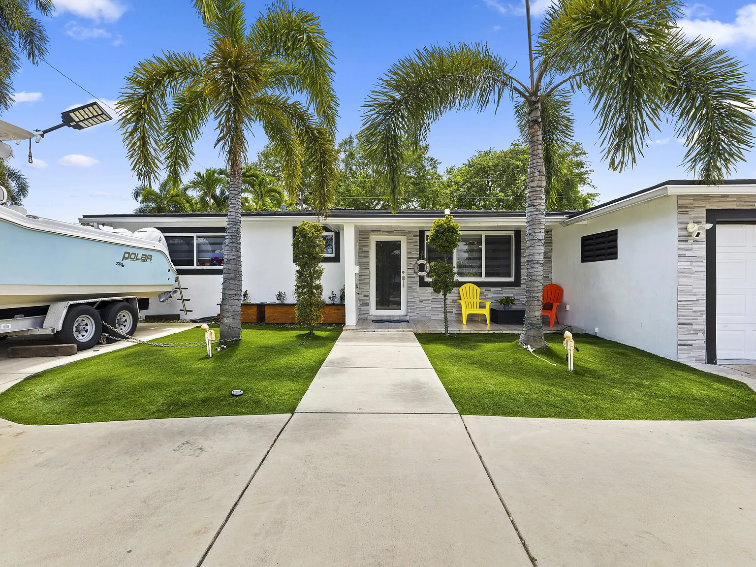 4 bed, 3.0 bath, 1884 sqft, $5,600 — Photo 3