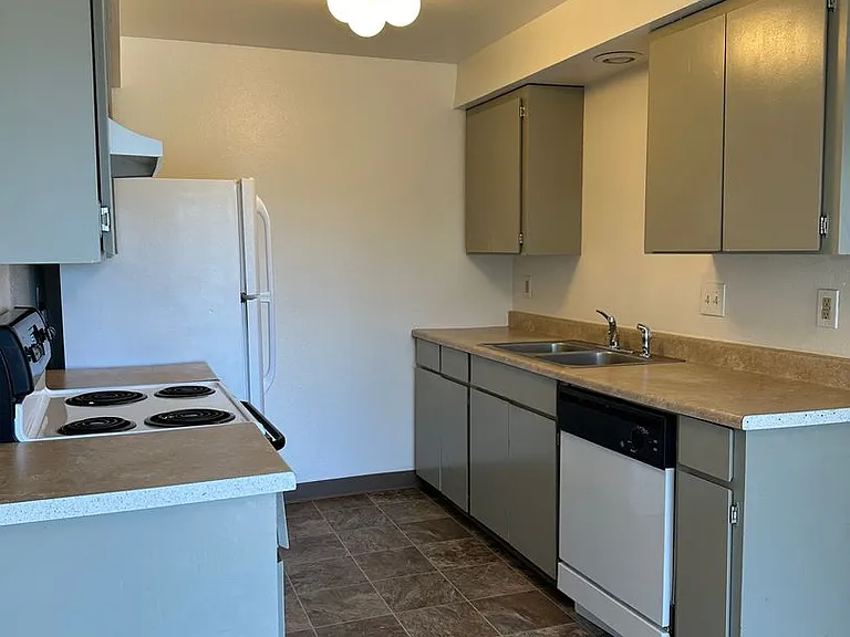 452-Trinity Apartments — Photo 7