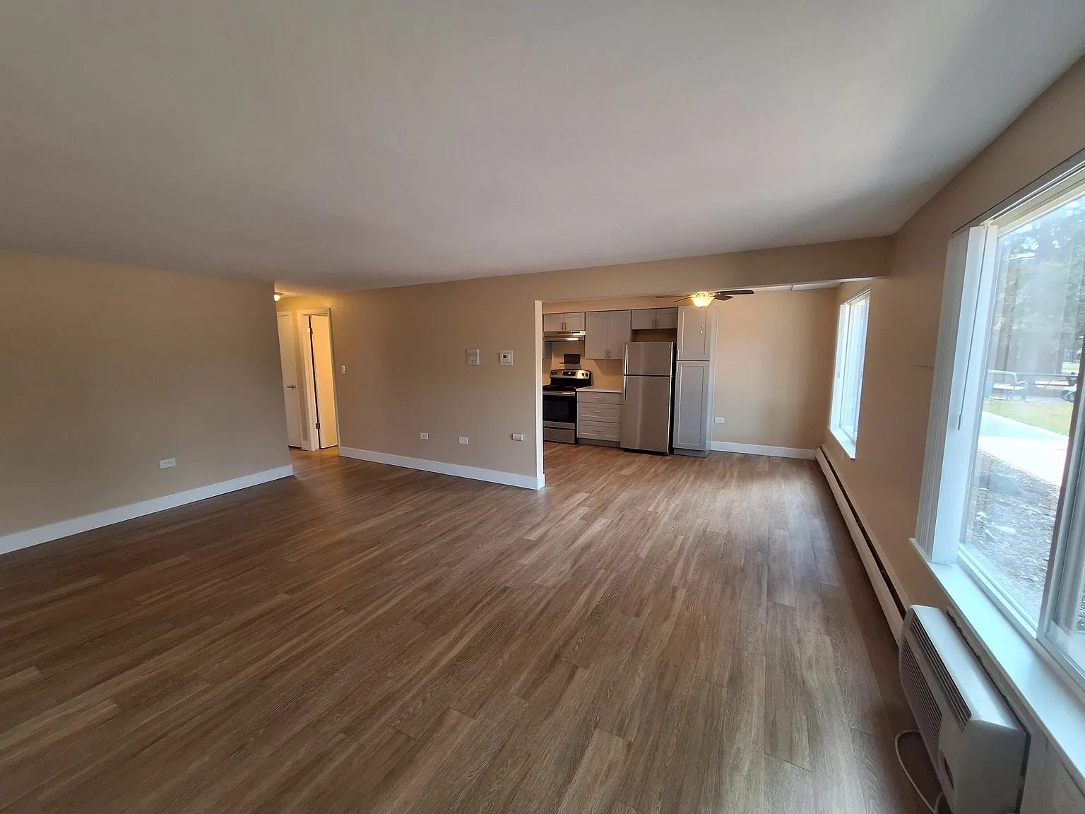 2 bed, 901 sqft, $1,400 — Photo 3