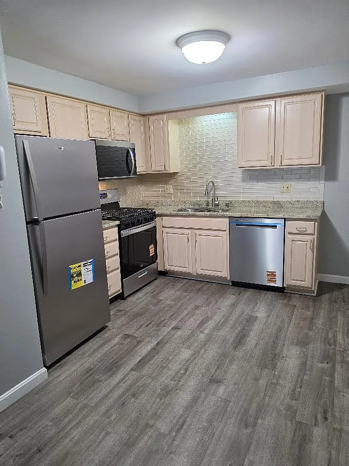 1 bed, 1.0 bath, 785 sqft, $1,998 — Photo 2