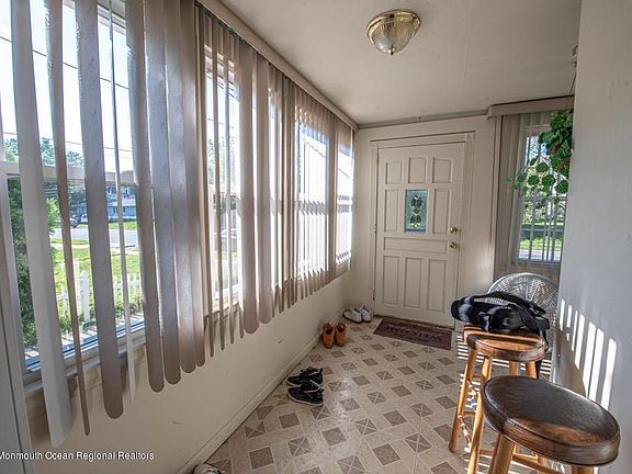 4th image of 420 Laurel Ave