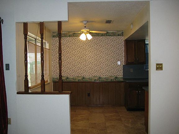 Looking into the breakfast room from the family room.