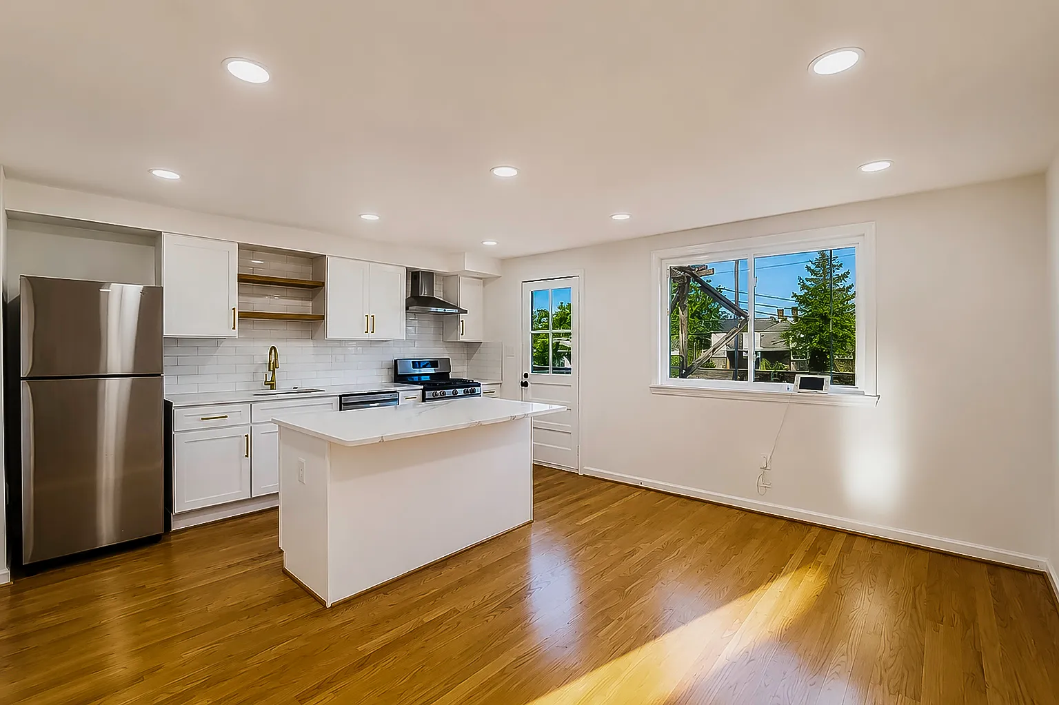 3 bed, 1728 sqft, $2,195 — Photo 1