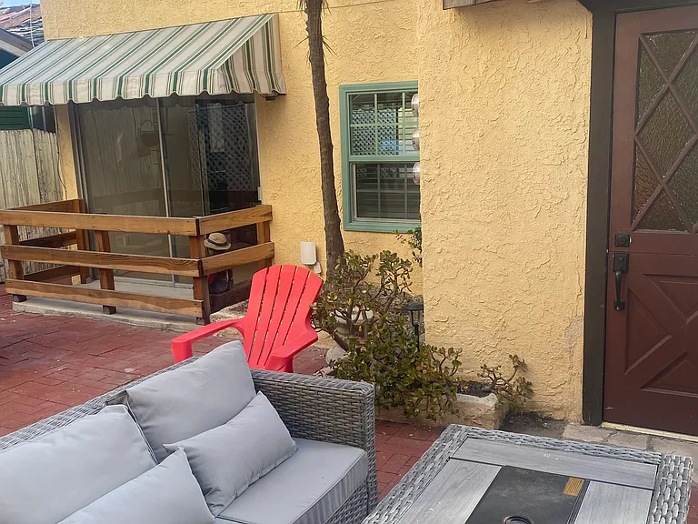 2410 Palm Dr #C — Photo 23