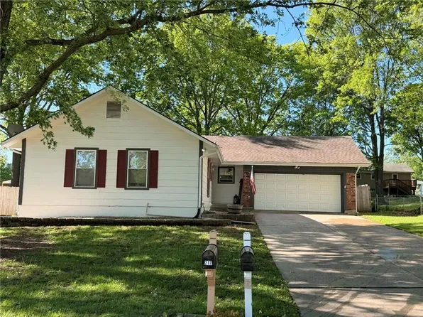 220 SW Richwood Ln, Blue Springs, MO 64014