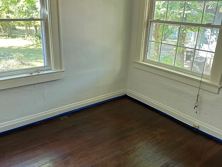 720 E University St — Photo 3