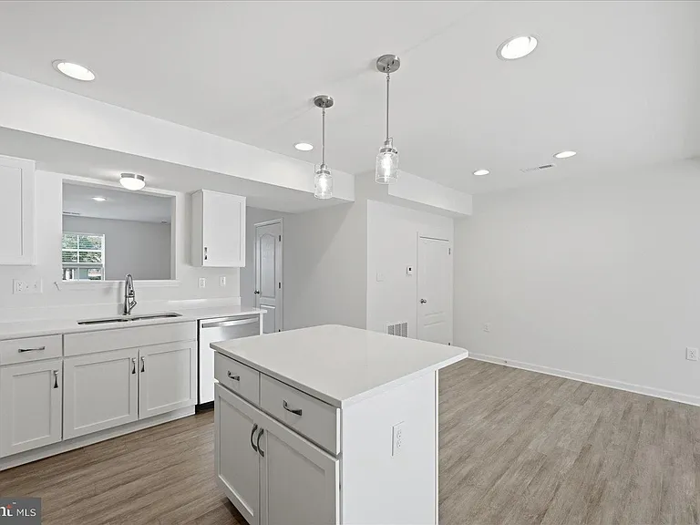 658 Thumper Dr — Photo 5