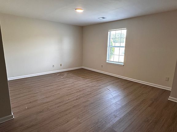 2nd image of 605 Rasco Rd E