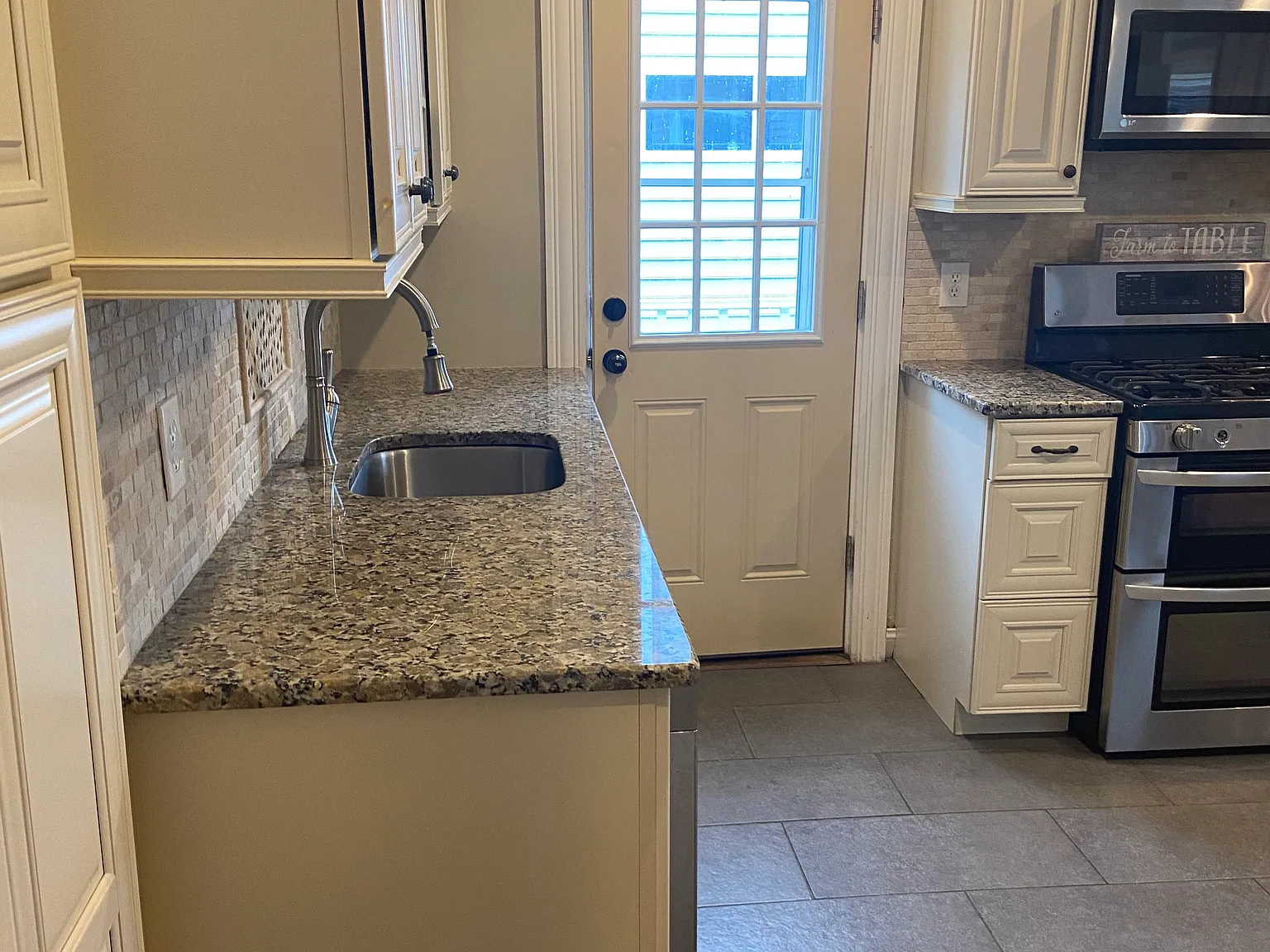 3 bed, 1200 sqft, $3,600 — Photo 3