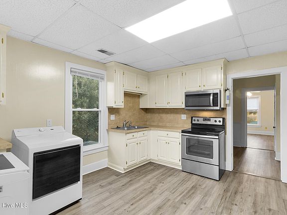 4th image of 1110 N Pasteur St #C