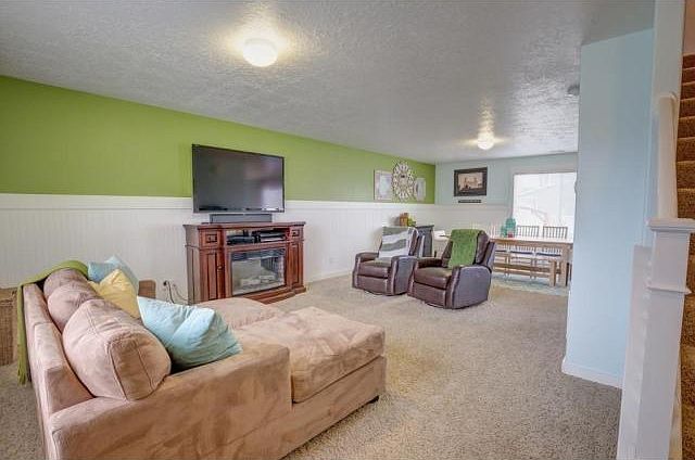 1st image of 452 S Willow Park Dr