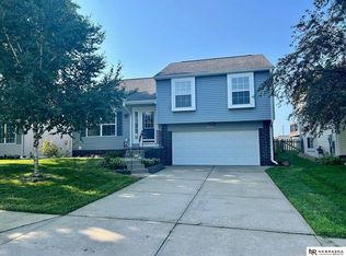 16605 Erskine St, Omaha, NE 68116