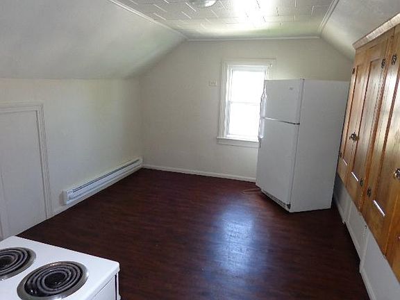 4th image of 3702 Buechner Ave