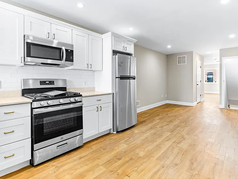 233 N Rose St — Photo 14
