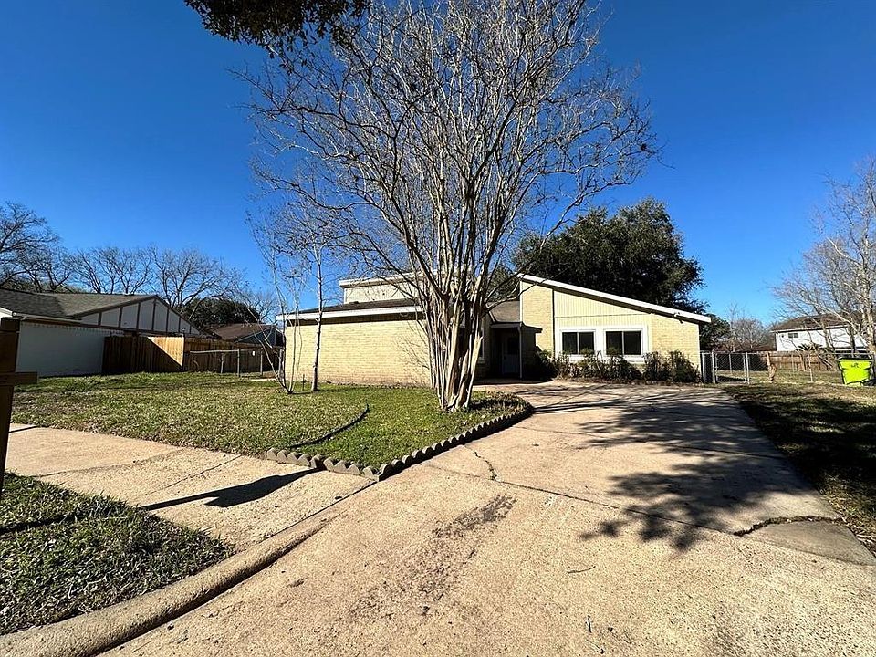 1st image of 1606 Stone Lake Dr