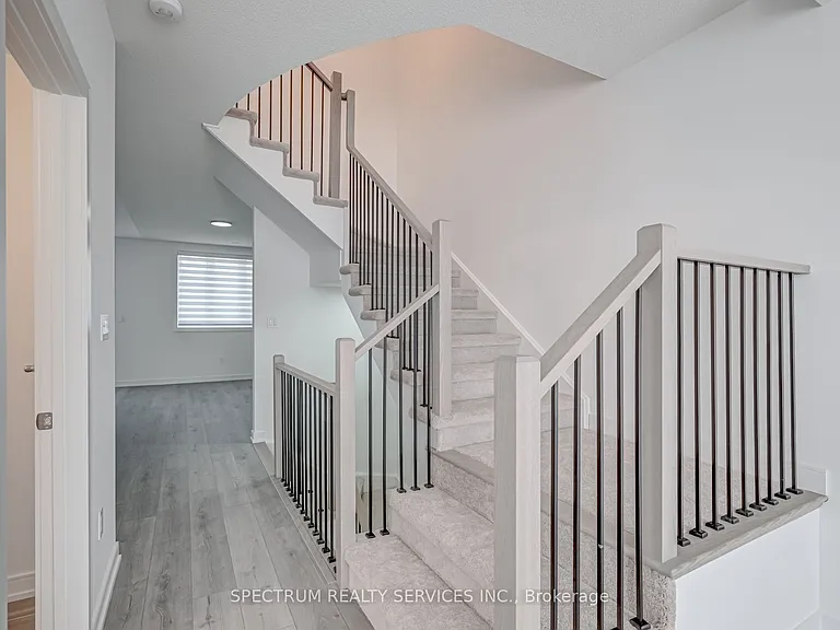 146 Blue Forest Cres — Photo 30