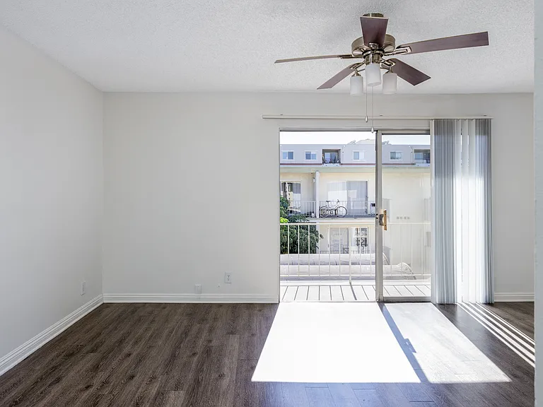 Park Manor Apartments — Photo 14