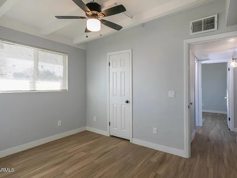 2205 W Cambridge Ave — Photo 10