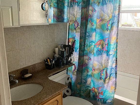 1st floor bathroom 