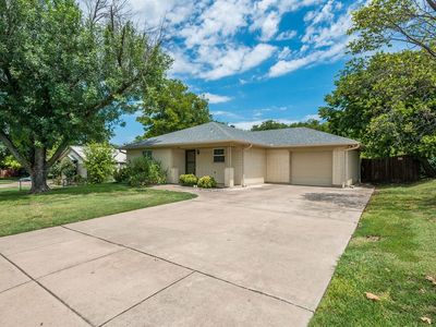624 NW Douglas St, Burleson, TX, 76028