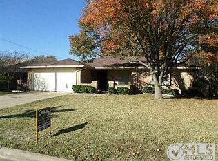 2410 Woodside Dr, Grand Prairie, TX 75052