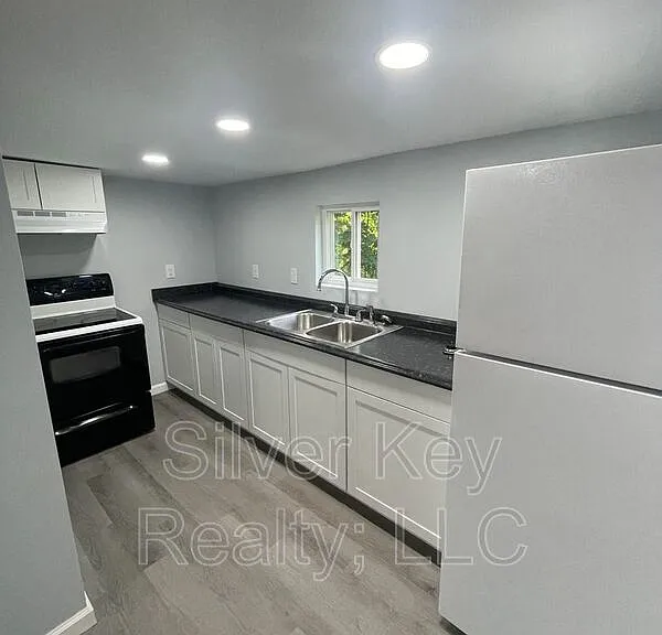 154 S Jackson St #C — Photo 7