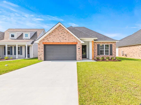10589 Highland Lakes Dr, Denham Springs, LA 70726