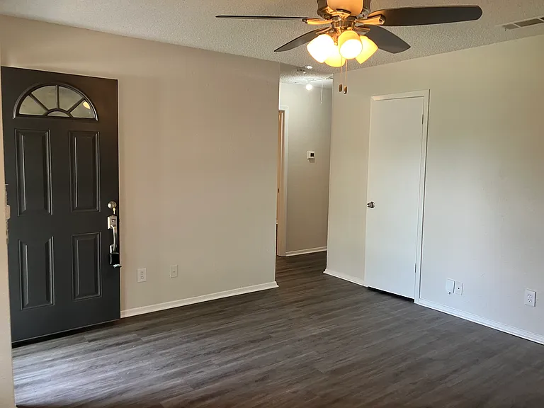 2552 Navasota Cir — Photo 2