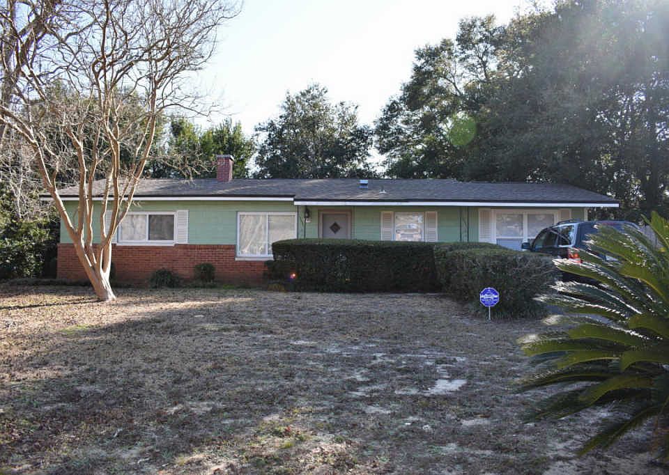 1st image of 320 Linda Ln